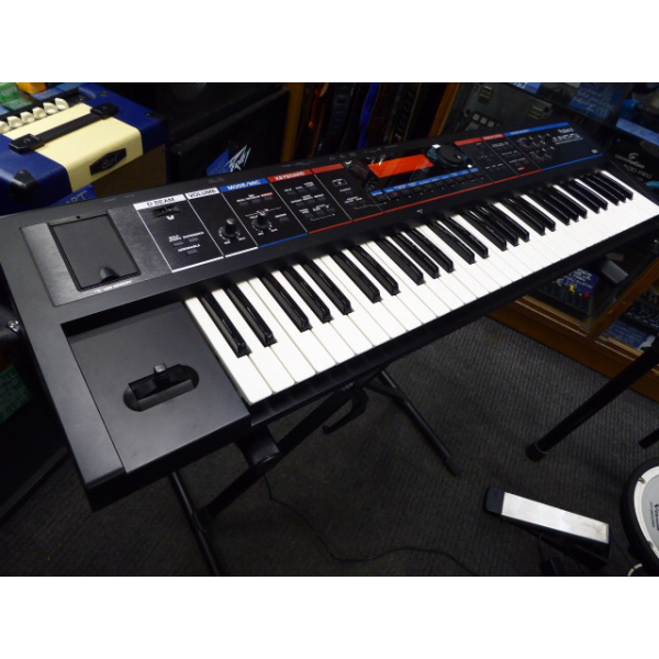 <p style="margin:0in;margin-left:.375in;font-family:Calibri;font-size:11.0pt;">On stage or in the streets, the JUNO-Di is a traveling musician&rsquo;s dream. It&rsquo;s lightweight, it can run on batteries, and it&rsquo;s easy to use, yet it performs and sounds like a heavyweight synth. It&rsquo;s packed with a wide variety of top-quality sounds &mdash; over 1,000 to choose from! It has a friendly &ldquo;direct access&rdquo; control panel for easy editing and a Song Player for larger-than-life performances. First-timers and pros alike will love this friendly, portable, great-sounding synth.</p><p style="margin:0in;margin-left:.375in;font-family:Calibri;font-size:11.0pt;"></p><p style="margin:0in;margin-left:.375in;font-family:Calibri;font-size:11.0pt;"></p><p style="margin:0in;margin-left:.375in;font-family:Calibri;font-size:11.0pt;">Mint condition, boxed with manual and original power supply.</p><p style="margin:0in;margin-left:.375in;font-family:Calibri;font-size:11.0pt;"></p>
