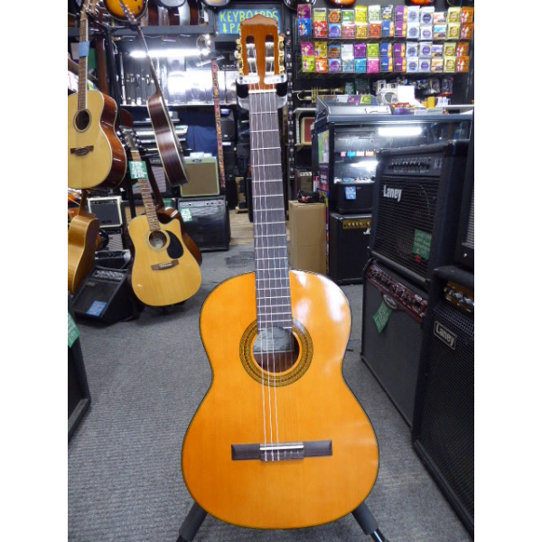 <p>Decent and affordable classical guitar with solid cedar top.</p><p>Condition: A few minor scuffs, otherwise excellent.</p>