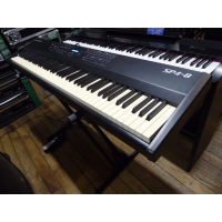 <p>88-key weighted-action stage piano. (no built-in speakers)<br /></p><p>Large feature set: </p><p>128 Programs covering all instrument types.</p><p>Dual, Split &amp; Transpose functions accessible from the front panel.</p><p>16-part multitimbral for use in a midi production setting.</p><p>Outputs are on a pair of TRS jacks (with 24 bit DACs)</p><br /><p></p><p></p><p></p>