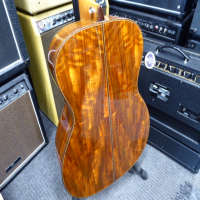 Lovely small body acoustic guitar in good condition.&nbsp; Orchestra model.