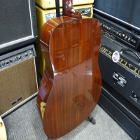 <p>Red label dreadnought acoustic guitar by Yamaha.&nbsp; Made in Japan (1968-1972).</p><p>Condition: Various small marks, but nothing major.</p>