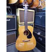 <p>Red label dreadnought acoustic guitar by Yamaha.&nbsp; Made in Japan (1968-1972).</p><p>Condition: Various small marks, but nothing major.</p>