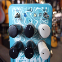 Great vibrato/chorus pedal in good condition.