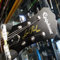 <span data-bind="text: shortDescription"><p><span style="font-size:x-large;">15% OFF</span></p><p><span style="font-size:x-large;">WAS &pound;199</span></p><p><span style="font-size:x-large;">CHRISTMAS SALE PRICE: &pound;169</span></p><p>Melody Maker E1 with superb action.</p><p>Condition: Various small chips and marks.</p></span>