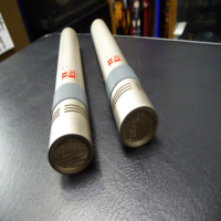 A great matched pair of two small diaphragm condenser microphones.<br />Perfect for strings, acoustic guitars and pianos.<br />The sE1a uses a capsule built and tested by the same skilled technicians as the more expensive sE5 and Rupert Neve Signature RN17 SDCs, housed in a chassis alongside super-quiet electronics.&nbsp;<br /><br />