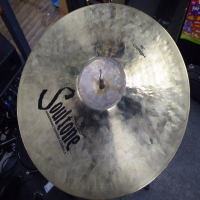 Lovely 16" crash cymbal in excellent condition.