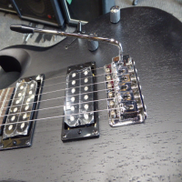 <p>Double cut electric with twin humbucking pickups.</p><p>Mint condition.</p>