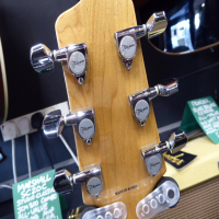 <p>Electro-acoustic Jumbo with flamed maple back &amp; sides, solid spruce top, rosewood fingerboard, and more.</p><p>Condition: A fair bit of fret wear and a few small marks, otherwise fine.</p>