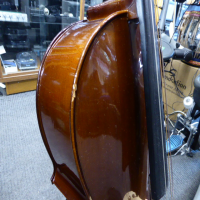 <p>Great learner cello from this well-reputed manufacturer.</p><p>1/4 size.</p><p>An excellent choice for beginners.&nbsp;</p><p></p>