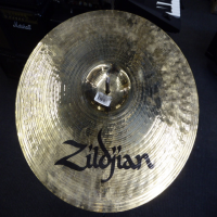 16" crash cymbal in great condition.&nbsp; No cracks or keyhole.