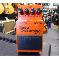 <p>Superb distortion pedal by Boss.</p><p>Condition: A few chips, otherwise fine.</p>